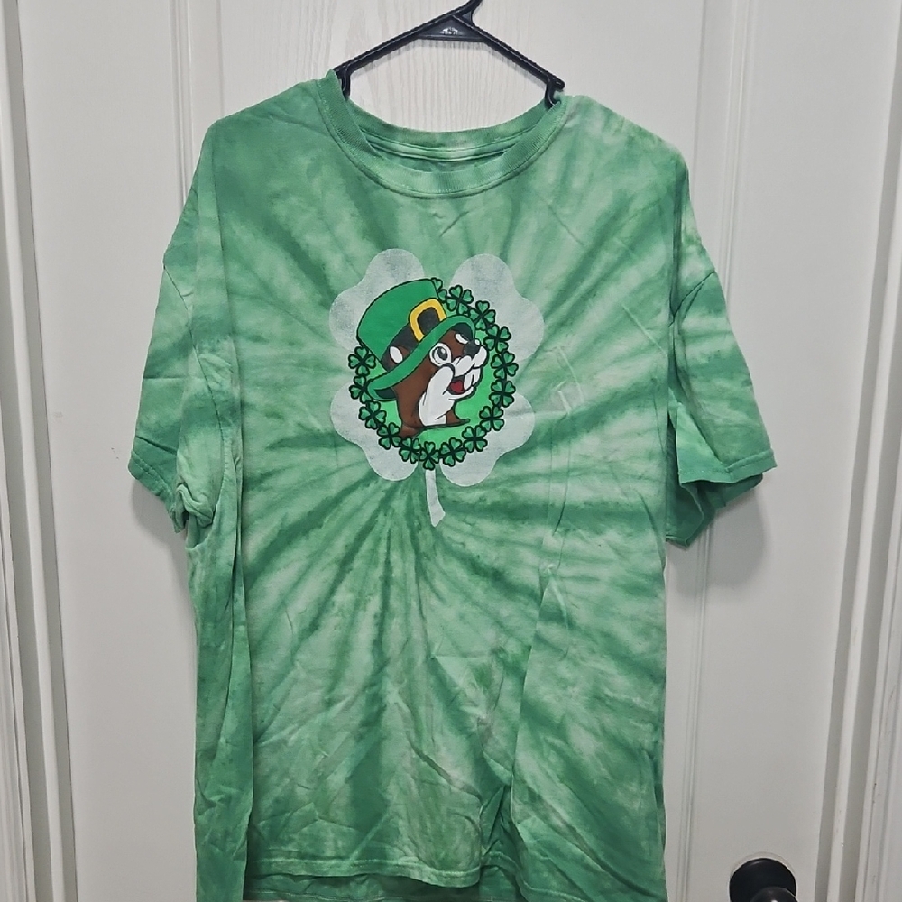 Bucees Green Tie-Dye T-Shirt with Shamrock Design